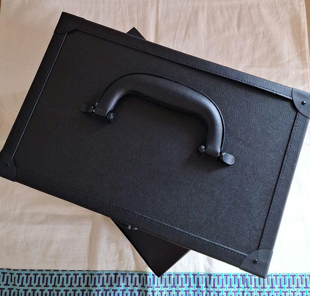 【非売品/新品】M・A・C　マックメイクアップケース・ボックス/限定ポーチ付き