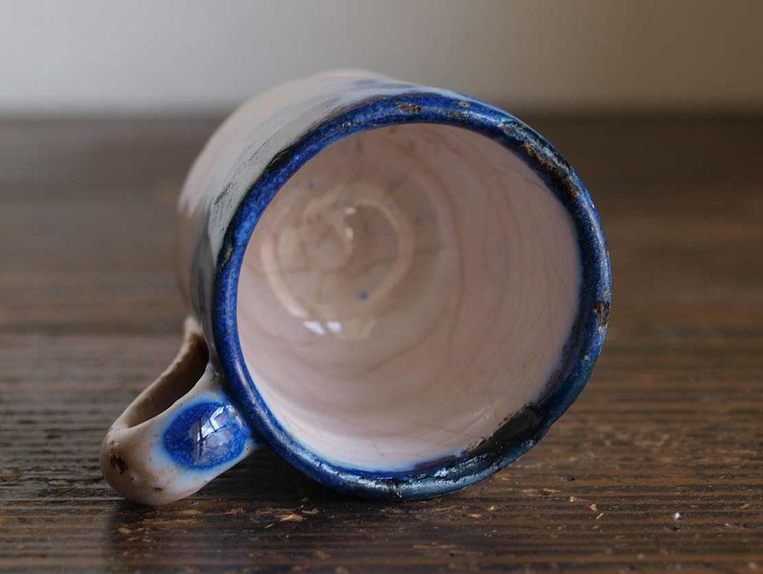 青い模様の小さなカップ マニセス ムエル ブリュロカップ スペイン古陶