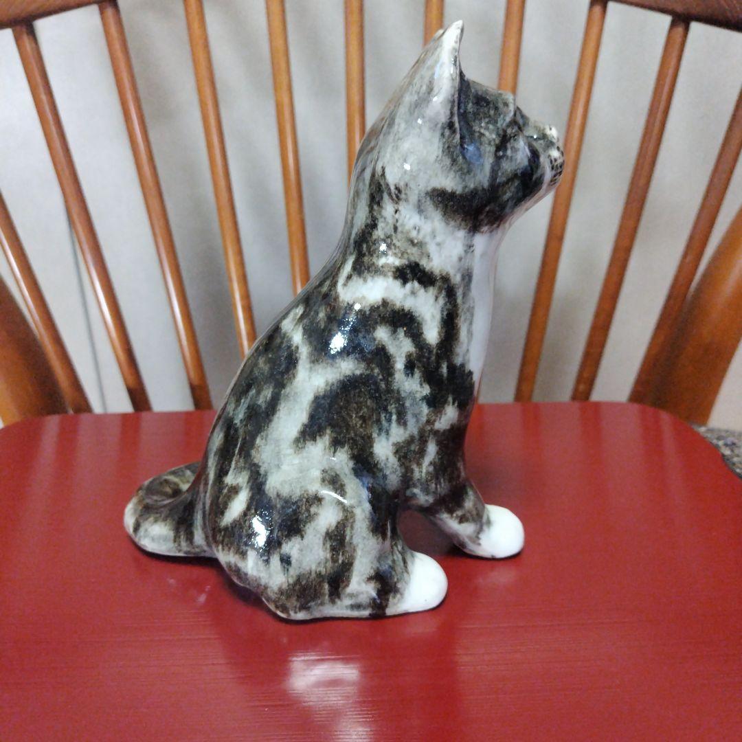 ウィンスタンレイキャット（ケンジントンキャット）片手を上げる可愛い