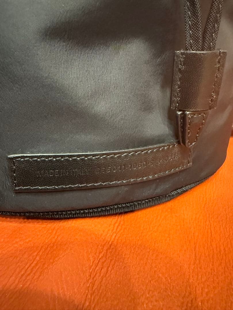 りんご　バレンシアガ　ドローストリング　ショルダーバッグ