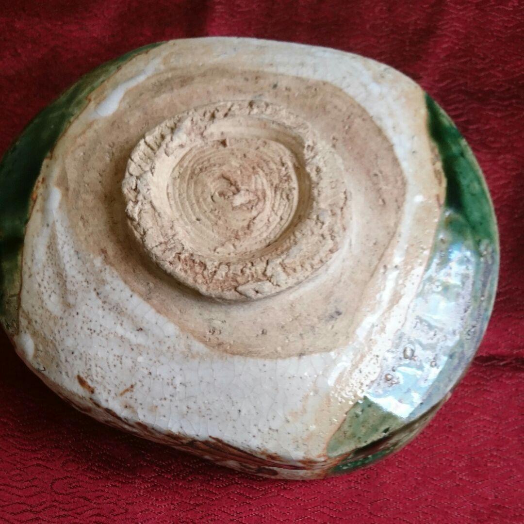 織部沓形茶碗(江戸初期)