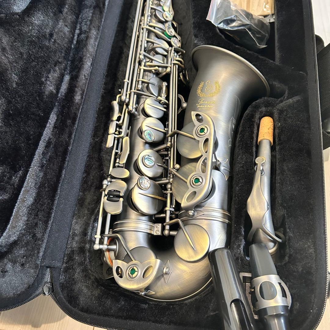 新古品【定価39万】台湾製アルトサックス Tornade ブラックニッケルサテン