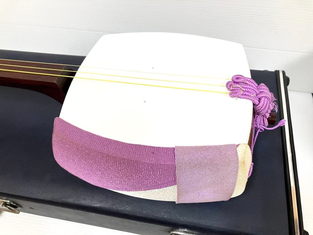 美品◇民謡三味線◇紅木 中棹 東さわり 皮破れ無 鼈甲撥／