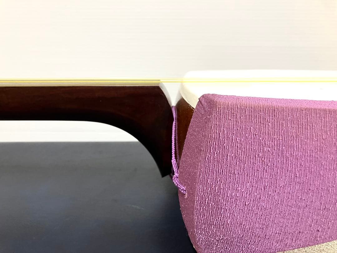 美品◇民謡三味線◇紅木 中棹 東さわり 皮破れ無 鼈甲撥／