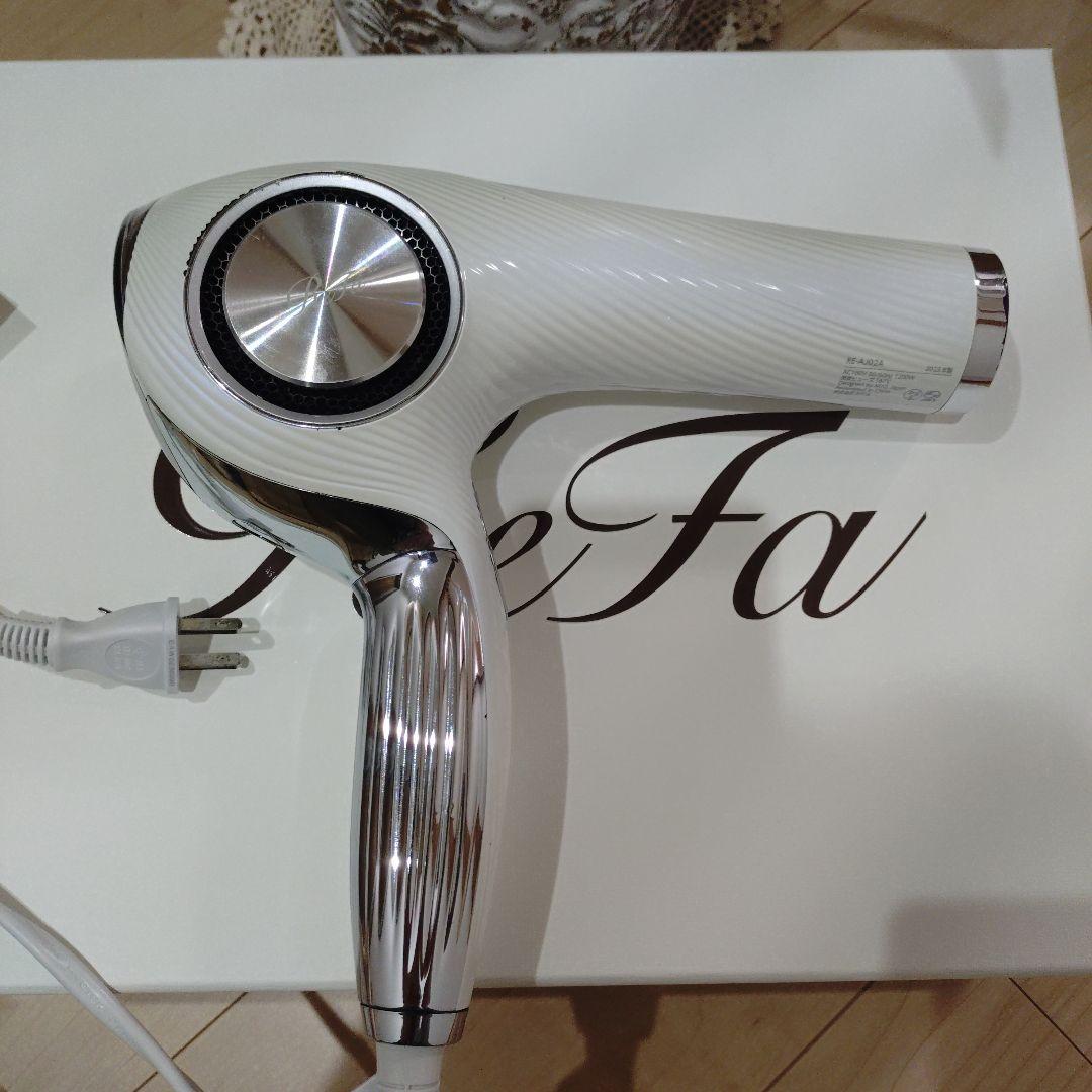 リファ ヘアドライヤー ホワイト早いもの勝ち