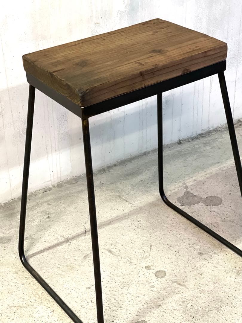 アイアンと古材ハンドメイドコーヒーテーブル　h560 OLD COCKER