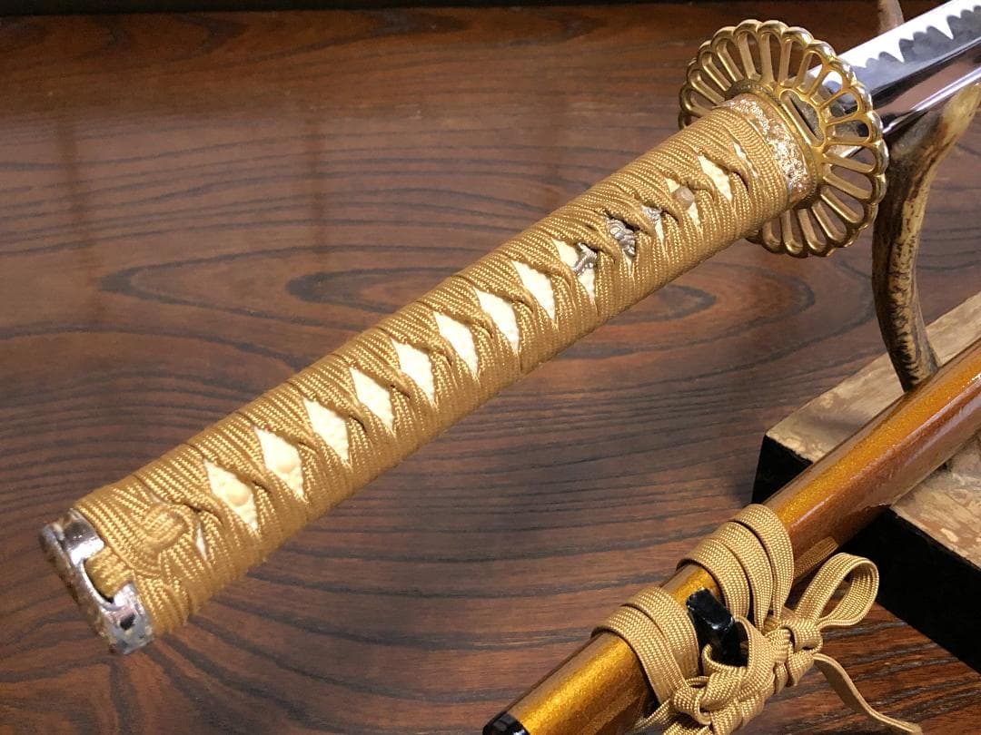 【 大小模造刀 】　大刀）全長104ｃｍ　脇差）全長71ｃｍ