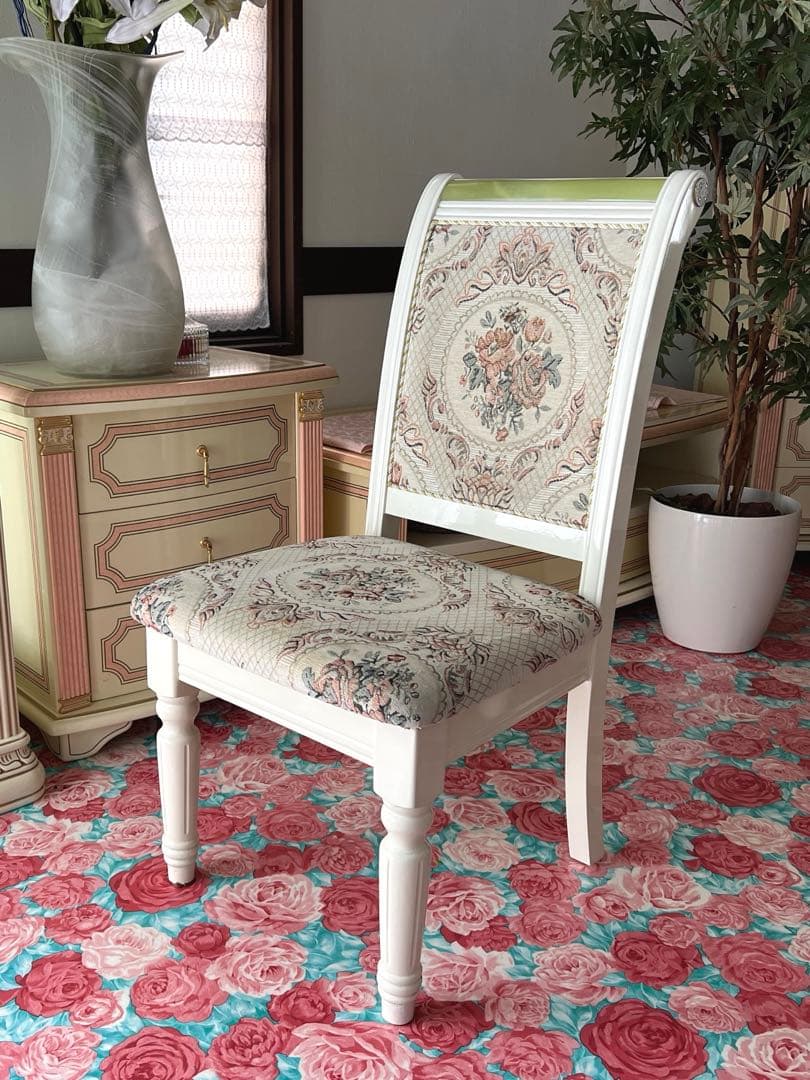 k531r122 グリーンの天然石が埋め込まれたエレガントなダイニングセット