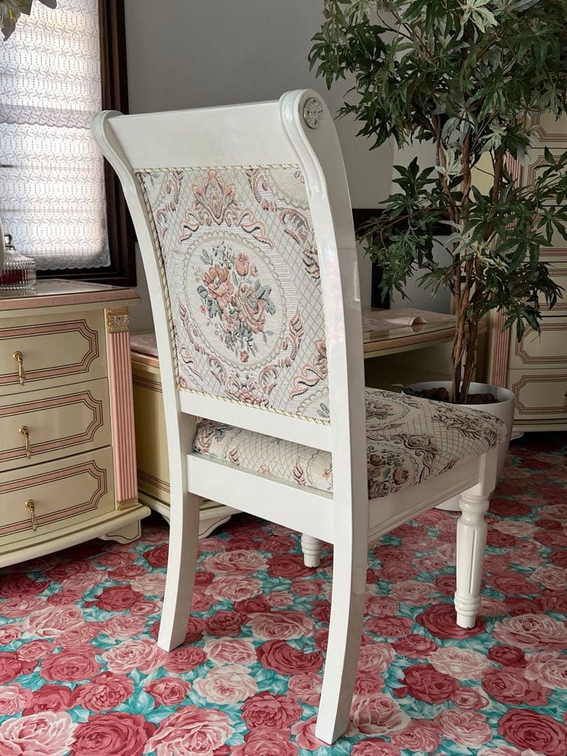 k531r122 グリーンの天然石が埋め込まれたエレガントなダイニングセット