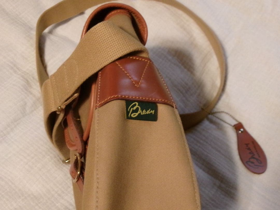 【美品】BRADY ブレディ アリエルトラウト ショルダーバッグ カーキ
