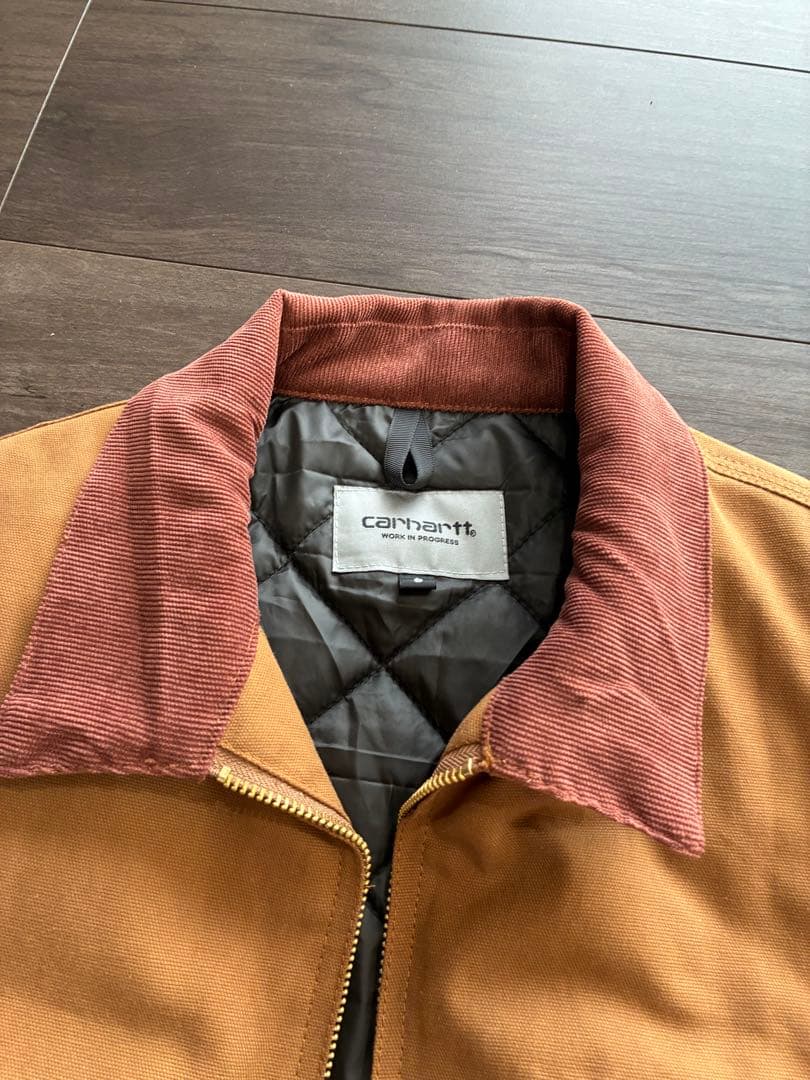 Carhartt ブラウンジャケット