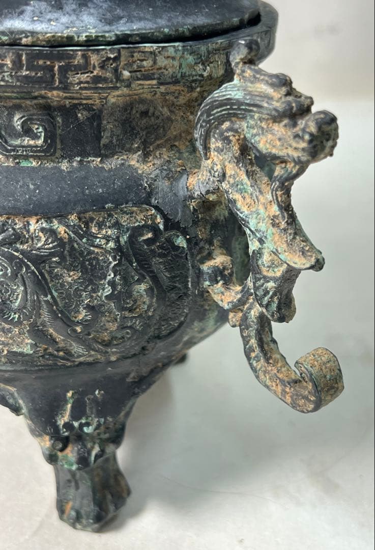 清時代　乾隆年製　獅子双龍紋　古銅　三つ足香炉　中国古玩