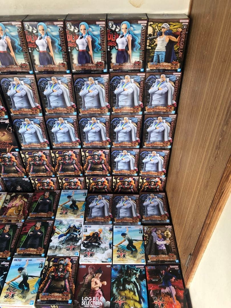 ワンピース　フィギュア　ガープ　ロー　ゾロ　黒ひげ　女ロー　63個