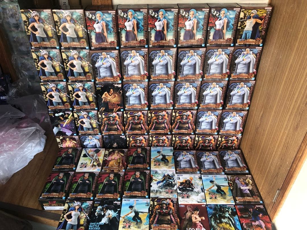 ワンピース　フィギュア　ガープ　ロー　ゾロ　黒ひげ　女ロー　63個