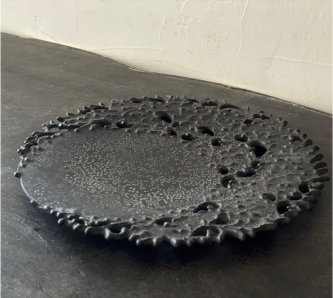 陶芸家 伊藤剛俊 A 黒 大皿 プレート 陶器 器 芸術 透かし彫り アート作品