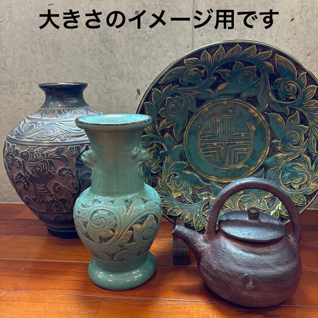 壺屋焼.小橋川永弘.緑釉.唐草.掻き落とし.大皿.希少品.未使用品.銘あり