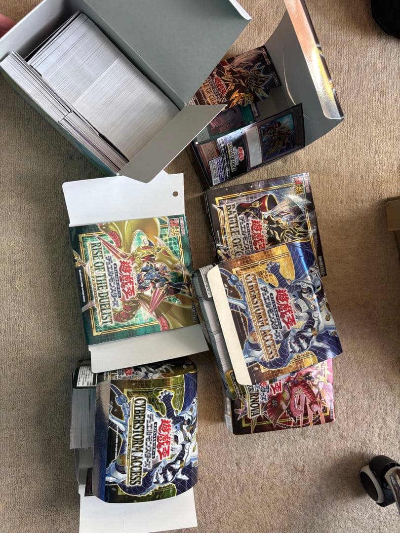 遊戯王カード　引退品？　総重量約10kg 値下げ可能
