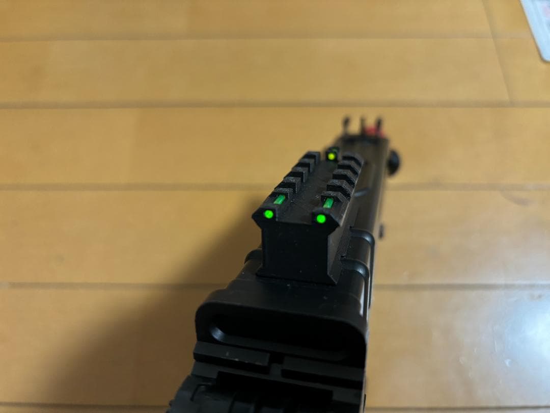 東京マルイ SCORPION VZ61 電動ガン 本体と付属品、バッテリーなど