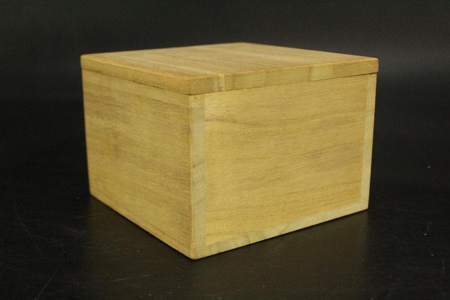 金城次郎 壷屋焼 ぐい呑 共箱 人間国宝 魚紋 美品(メ1269)