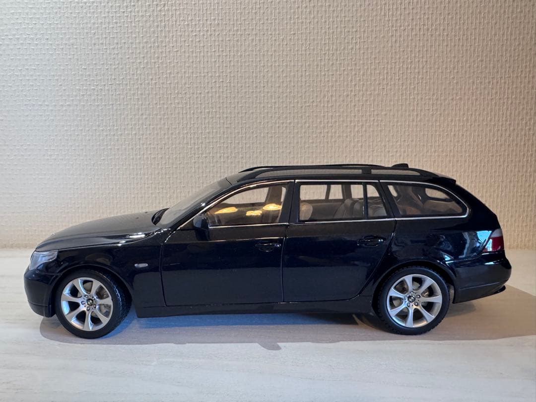 BMW 5シリーズ ツーリング ミニカー ブラック