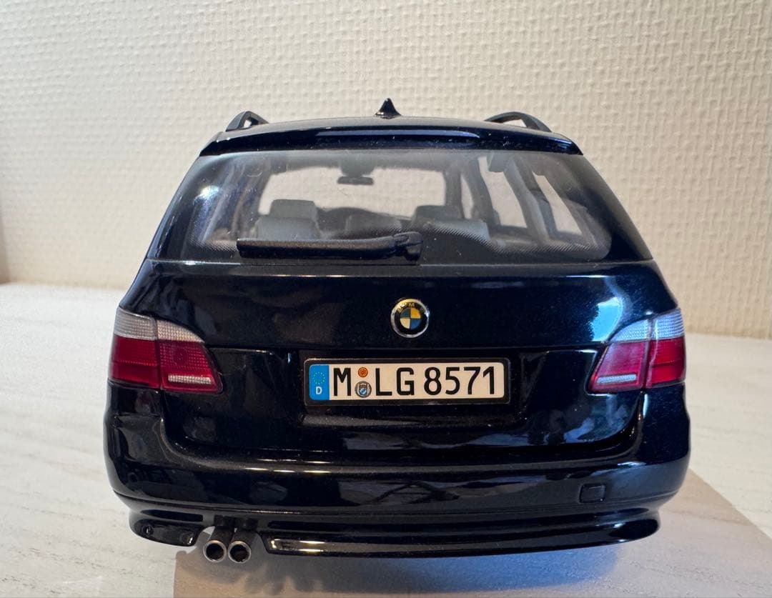 BMW 5シリーズ ツーリング ミニカー ブラック