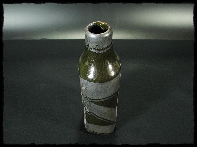 成良 仁 益子 人気作家 黒釉 花入 南田 是也 花器 四方桟 共箱 f46