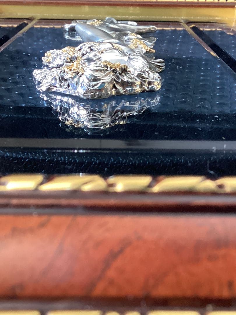 BRUNEL社イタリア製銀製立体女神レリーフ 額入り豪華ケース カットガラス版