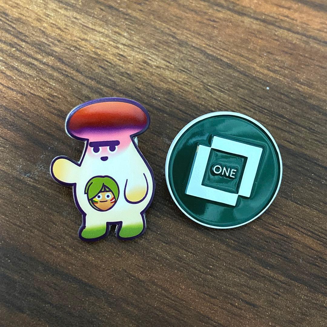 2点セット】 関西万博 EXPO2025 バルト館 バラビちゃん スタッフピン