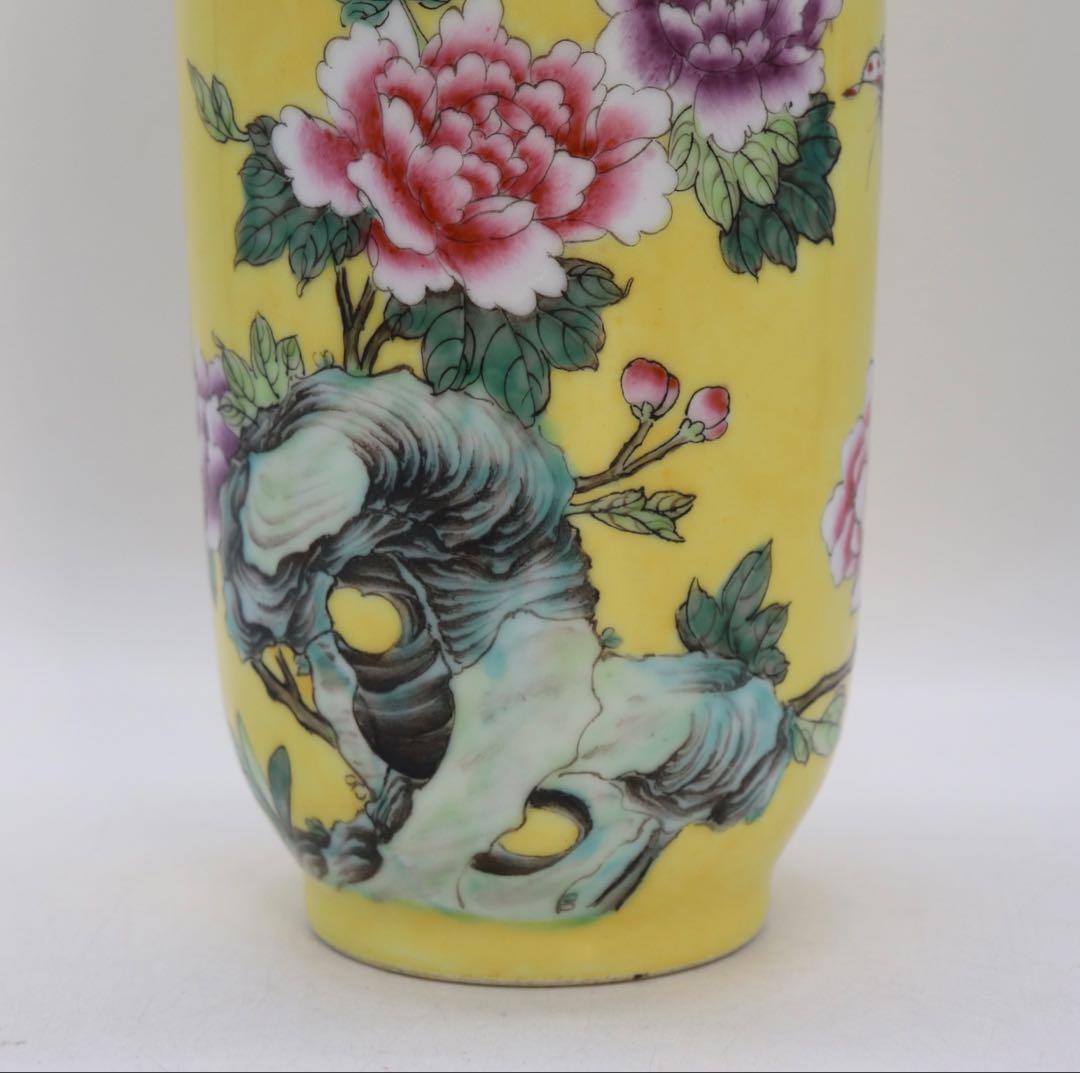 中国　粉彩牡丹胡蝶紋瓶　慎徳堂製　送料込み251030