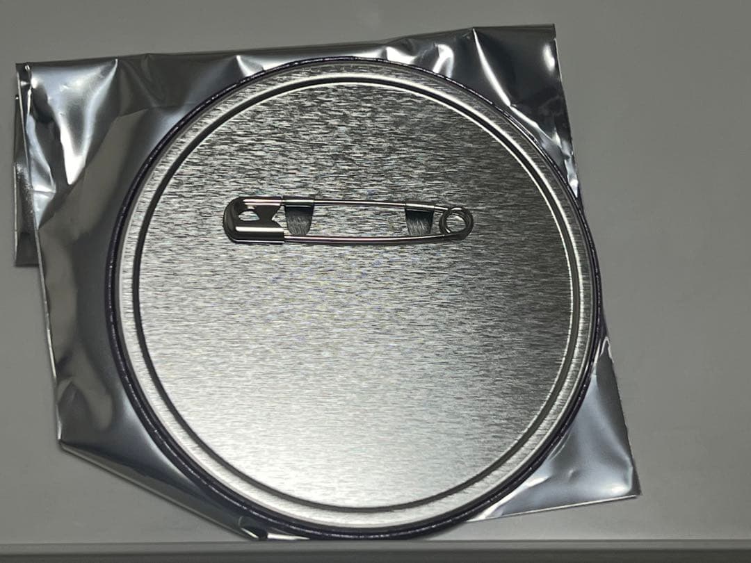 ジョジョの奇妙な冒険 3個 10周年記念展 缶バッジ 吉良吉影