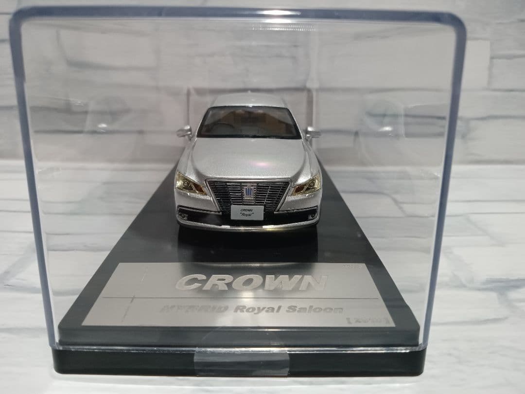 1/43　トヨタ　クラウン　ロイヤルサルーン　ミニカー　プレシャスシルバー