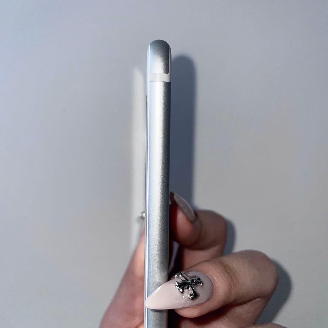 iPhone 7 Silver 128 GB SIMフリー