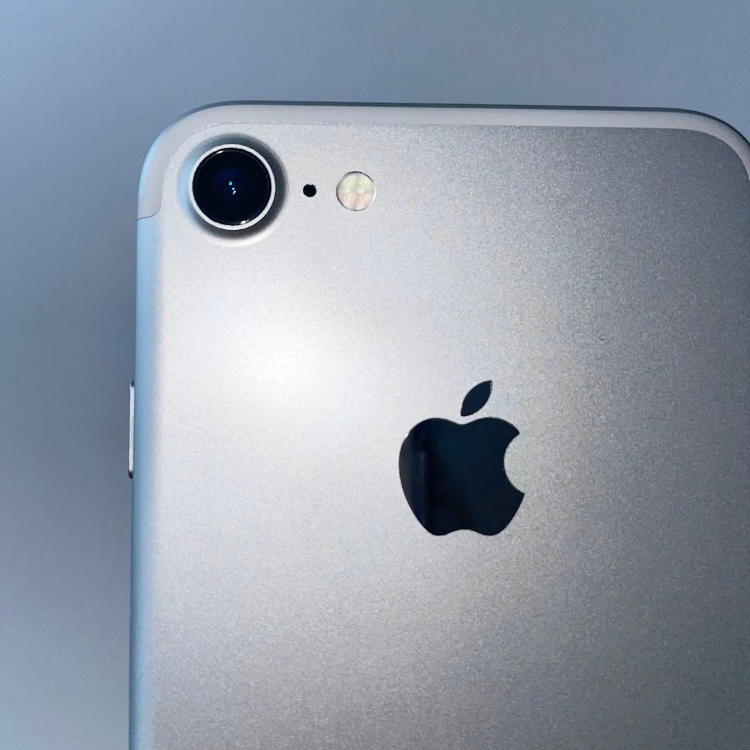 iPhone 7 Silver 128 GB SIMフリー