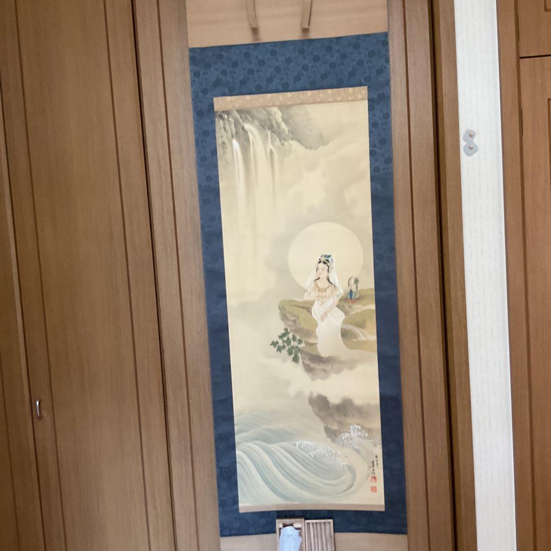 華 泉 筆 絹本彩色画 【 滝 観 世 音 図 】 共箱在