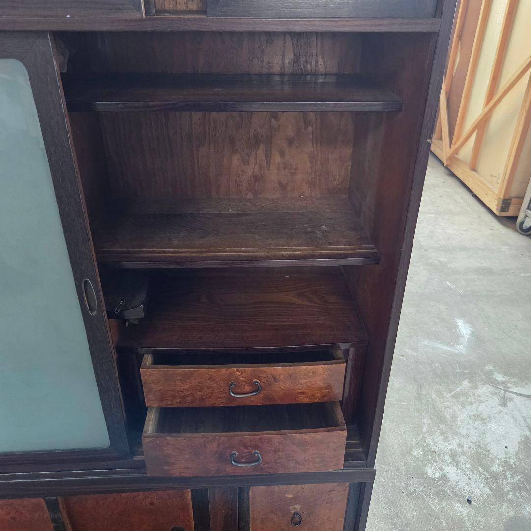 アンティーク風木製箪笥 ガラス扉付き