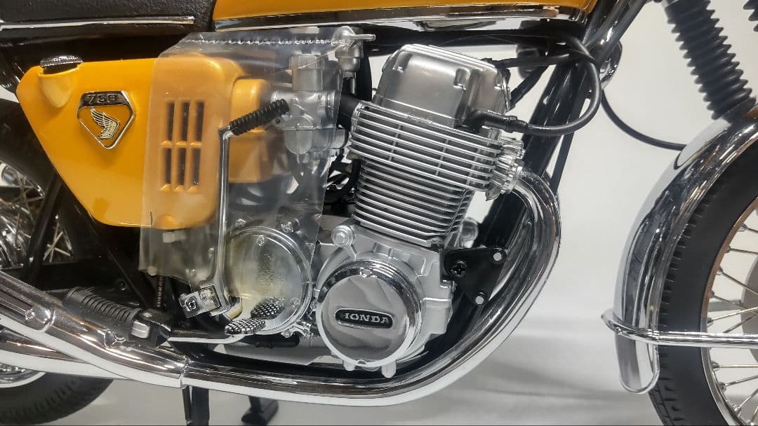 ミニチャンプス 1/6 HONDA CB750 ゴールド　ミニカー　バイク模型