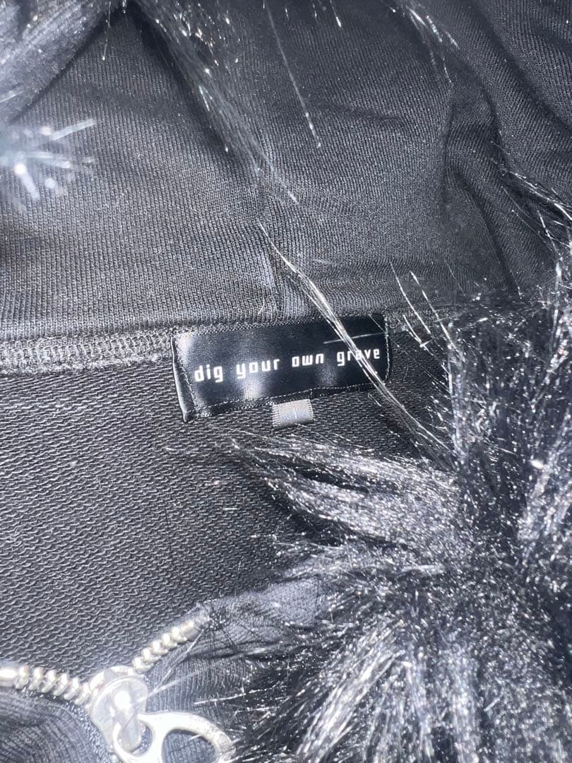 完売品 dig your own graveファー付ジップパーカー