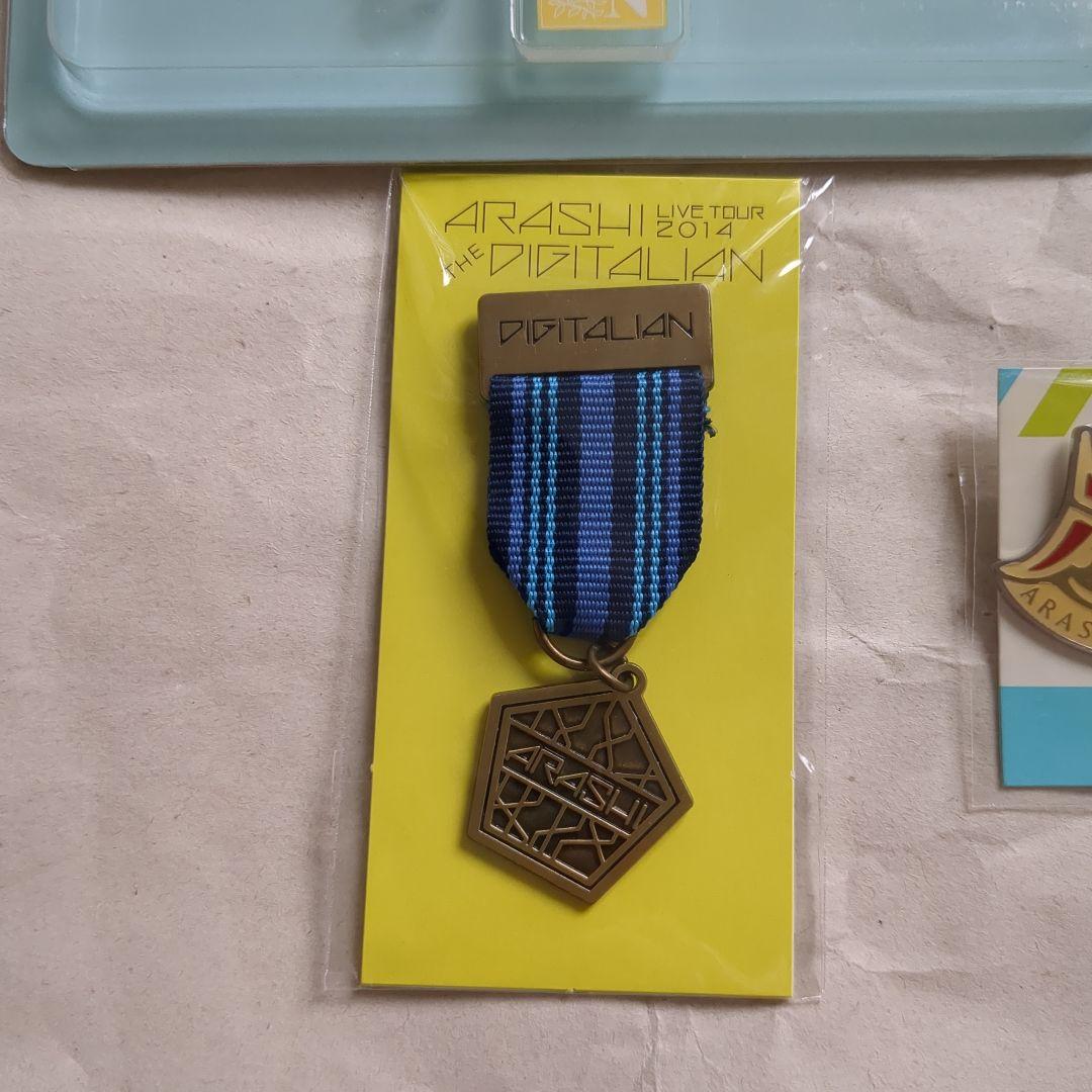 ARASHI アクリルキーホルダー　嵐　ジャニーズ　嵐　グッズ　嵐　ピンバッジ
