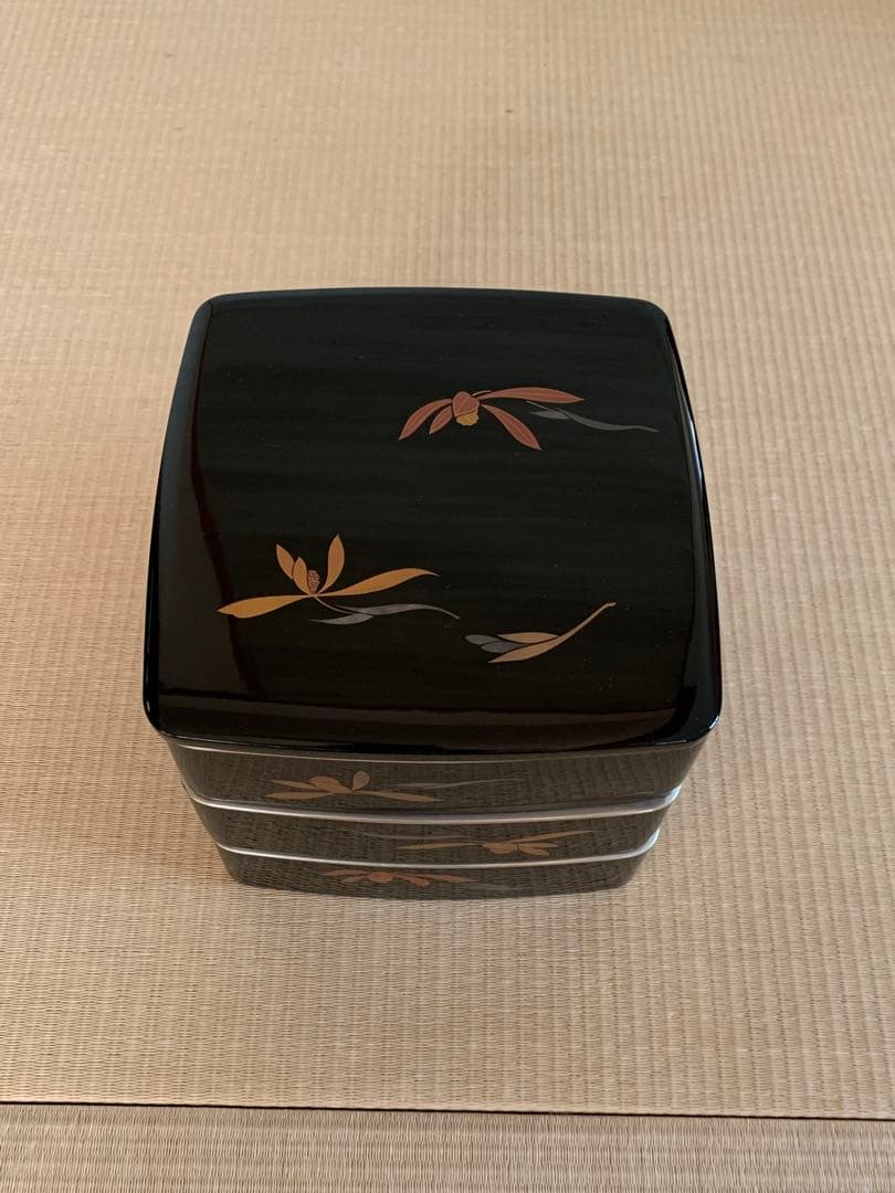 天然木 漆塗り 銀縁 3段重箱 木箱入り 四君子柄 高級品