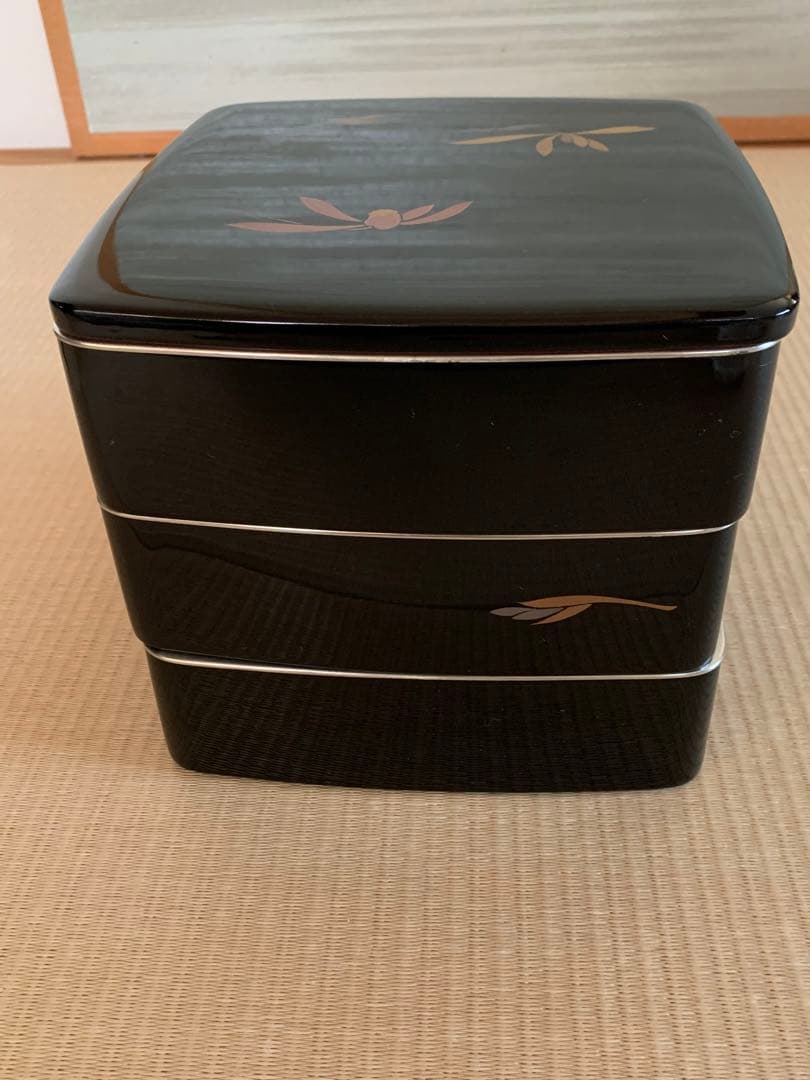 天然木 漆塗り 銀縁 3段重箱 木箱入り 四君子柄 高級品