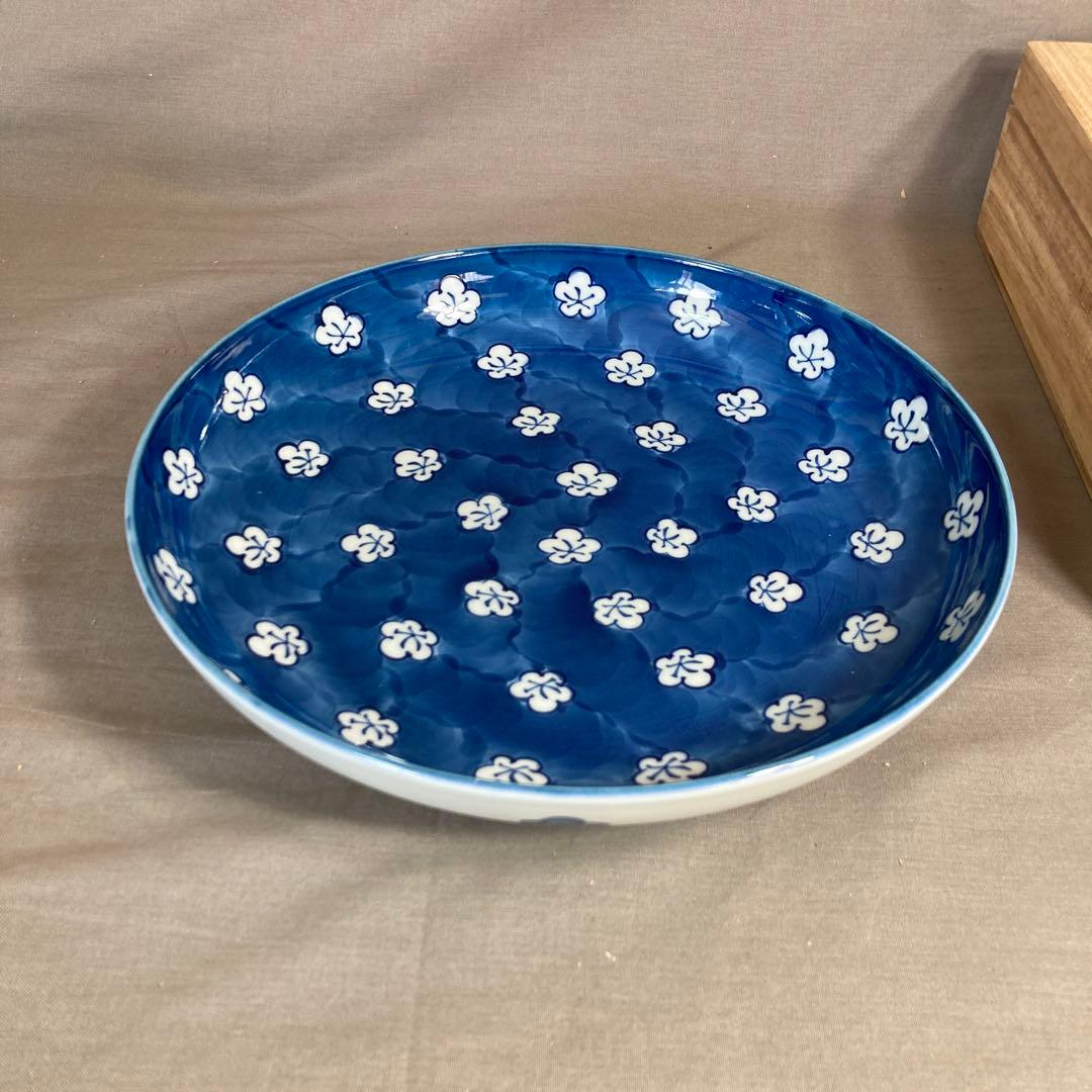 源右衛門】古伊万里の伝統 日本の名窯 舘林源右衛門作 古染付梅紋 大皿