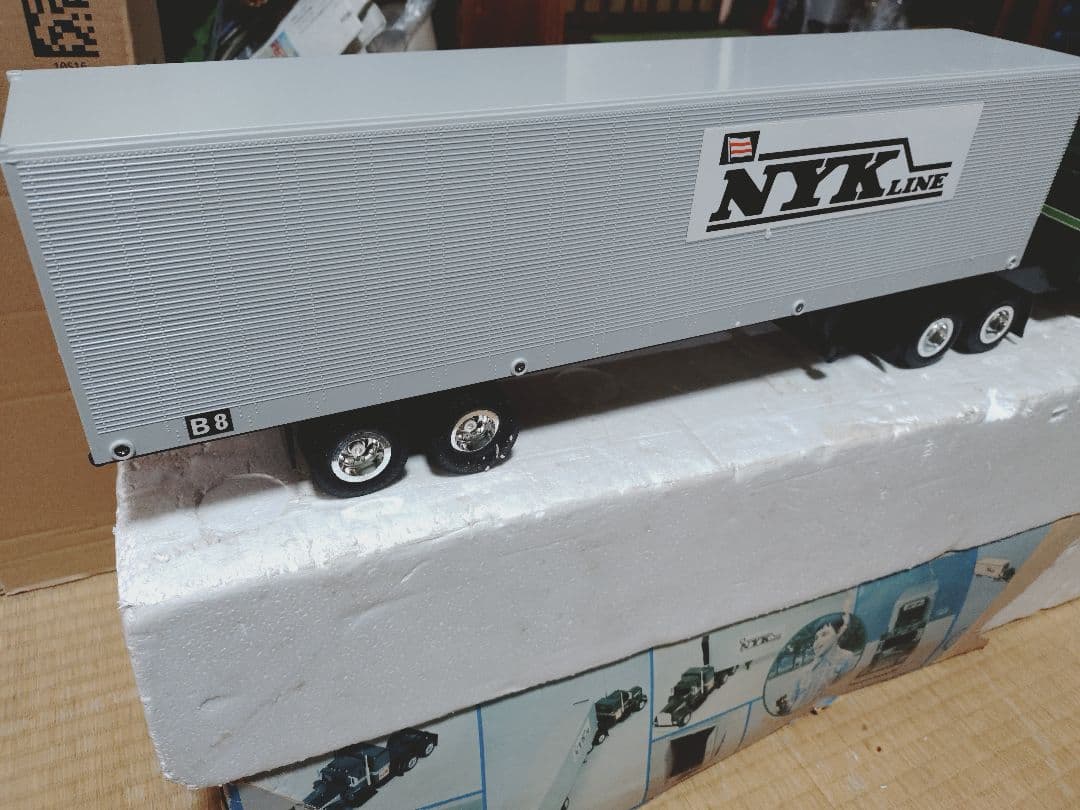 big8トレーラー 1/30スケール２台セット1台は部品取り、