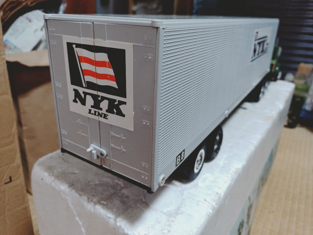 big8トレーラー 1/30スケール２台セット1台は部品取り、