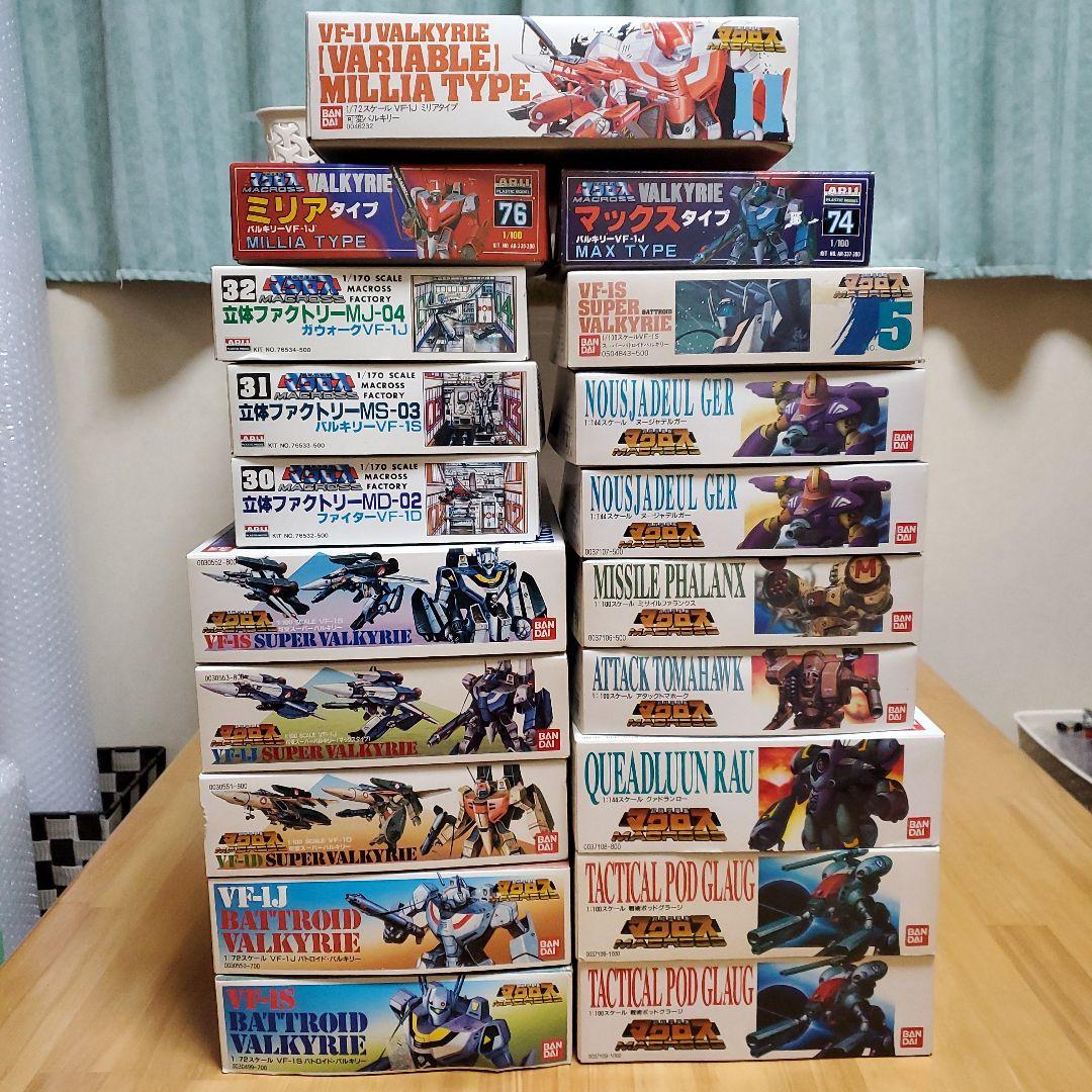 韓国人気現代作家 海平窯 尹允燮作 高麗青磁 象嵌 草花に鶴図 面取 花入れ