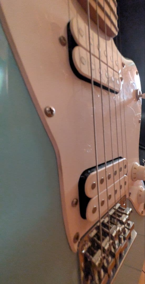 Squier ミニジャズマス HH 保証書、ケース、シールドつき - メルカリ