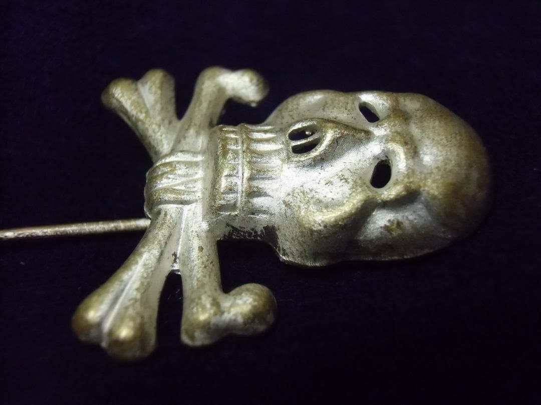 ⊞ドイツ軍＊歩兵第１７連隊＊第１＆４中隊＊髑髏＊帽章（実物）