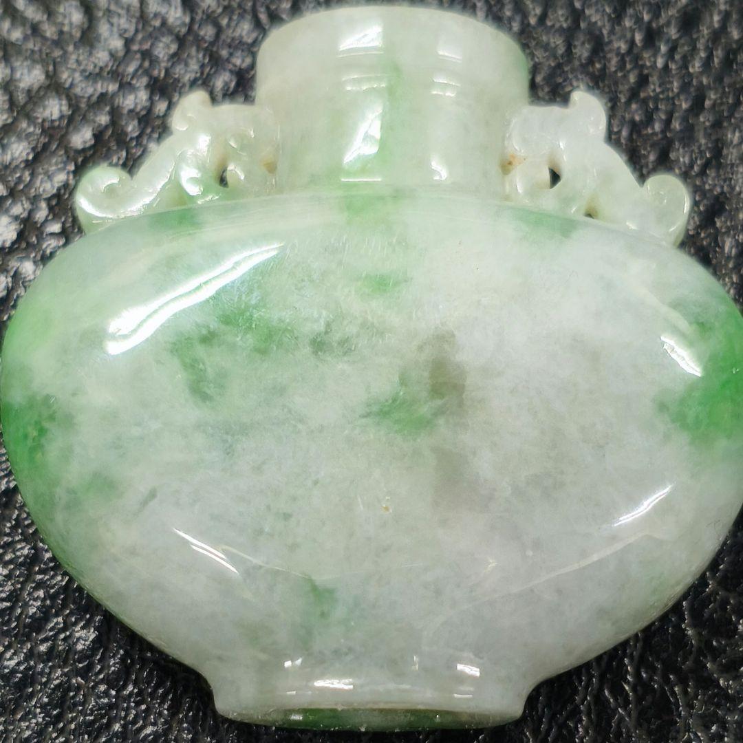 #【本翡翠】天然ジェダイト #鼻煙壺 #氷糯種 陽緑 透過良 結晶有 龍耳彫刻 本翡翠】天然ジェダイト 鼻煙壺 氷糯種 陽緑 透過良 結晶有 龍
