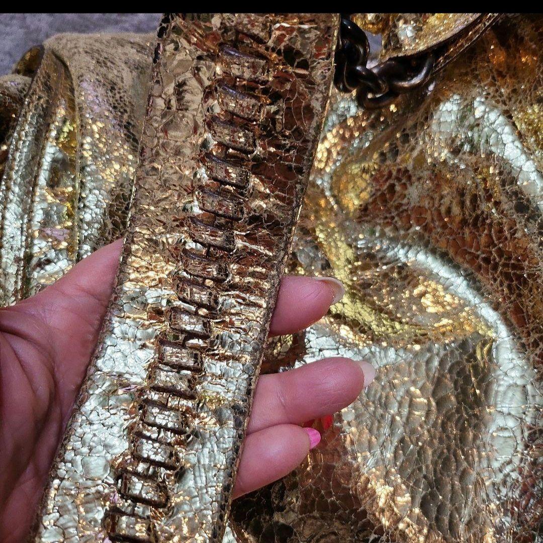 GIVENCHY　ジバンシー　プルート　ゴールドバック　キラキラ　金