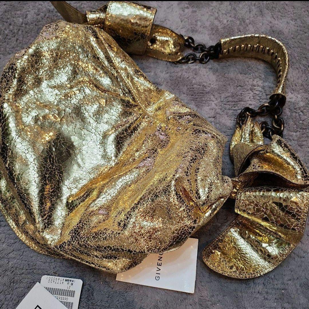 GIVENCHY　ジバンシー　プルート　ゴールドバック　キラキラ　金