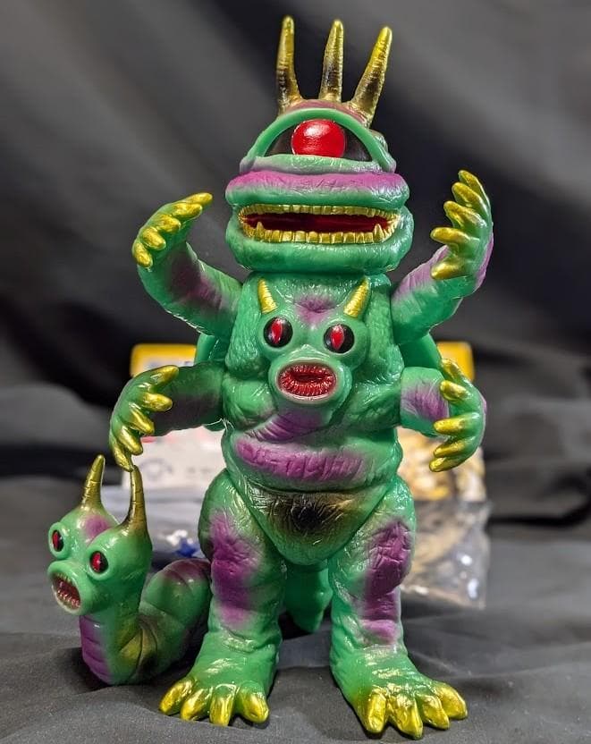 バクラー＋寄生虫「スペクトルマン」登場怪獣（メディコムトイ）蓄光ソフビフィギュア バクラー＋寄生虫「スペクトルマン」登場怪獣（メディコムトイ）蓄光